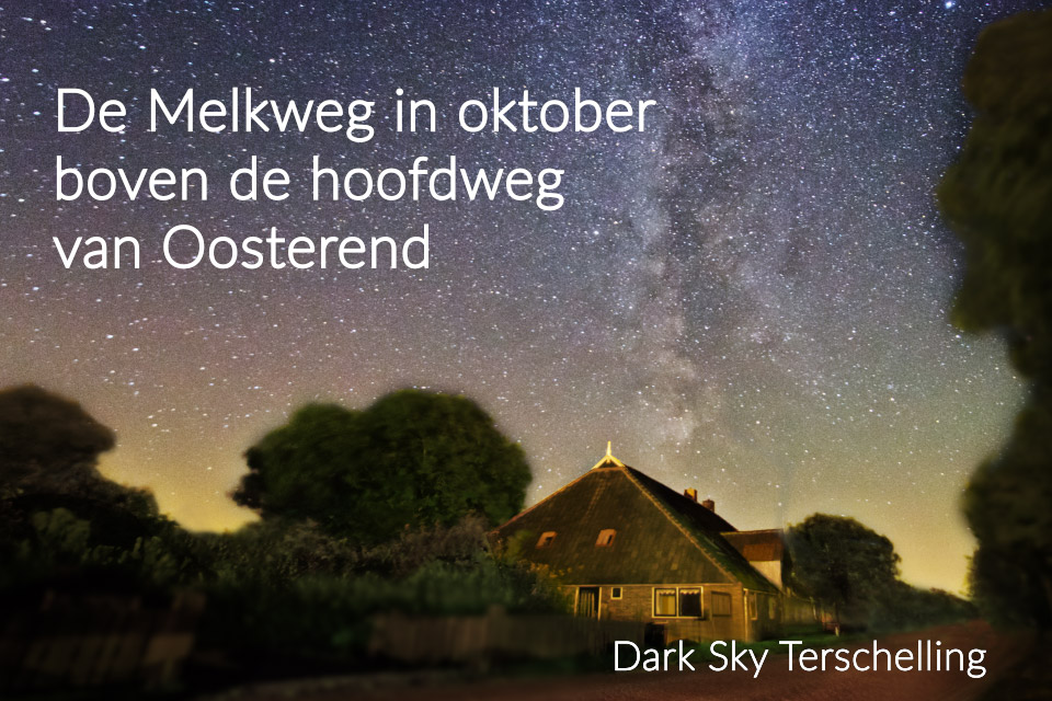 DarkSkyTerschelling_De Melkweg in oktober boven de hoofdweg van Oosterend